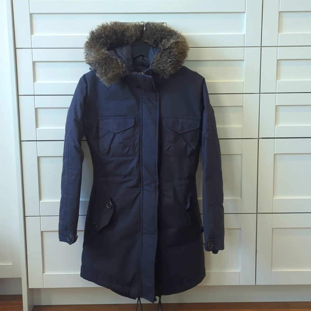 Community paradigm down parka with faux fur hood by Aritzia in steel blue XXS